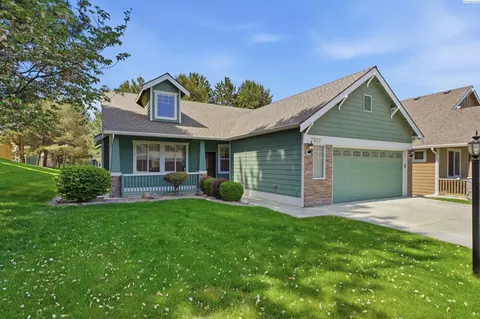 7907 W 20th Ave, Kennewick, WA 99338