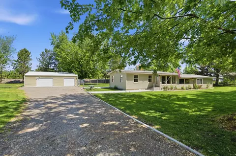 502 N Riverside Dr, West Richland, WA 99353