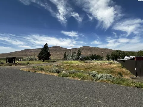 000 Locust St, Roosevelt, WA 99356
