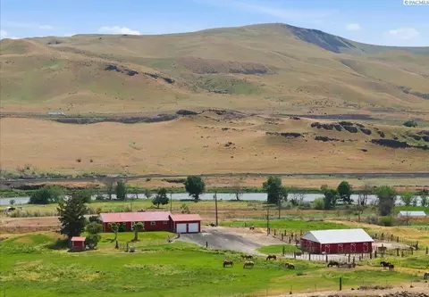 35807 W Old Inland Empire Hwy, Benton City, WA 99320