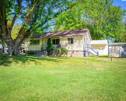 101 Abby Ave #B, Benton City, WA 99320
