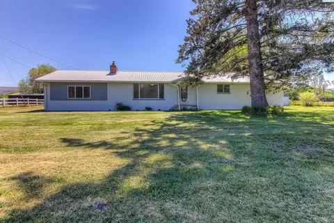 11704 Gilbert Rd, Yakima, WA 98903