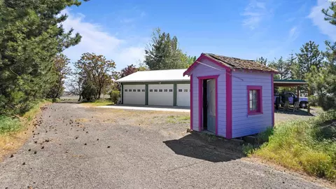 Exterior - 411 Moon Rd, Connell, WA 99326 photo 8 of 13