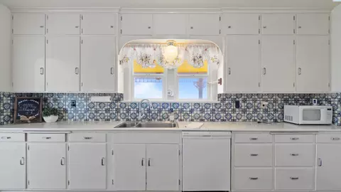 Kitchen - 411 Moon Rd, Connell, WA 99326 photo 2 of 3