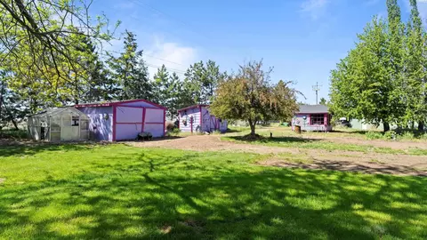 Exterior - 411 Moon Rd, Connell, WA 99326 photo 11 of 13