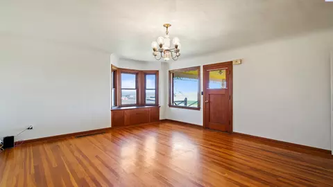 Living - 411 Moon Rd, Connell, WA 99326 photo 7 of 7