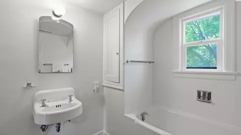 Bath - 411 Moon Rd, Connell, WA 99326 photo 2 of 2