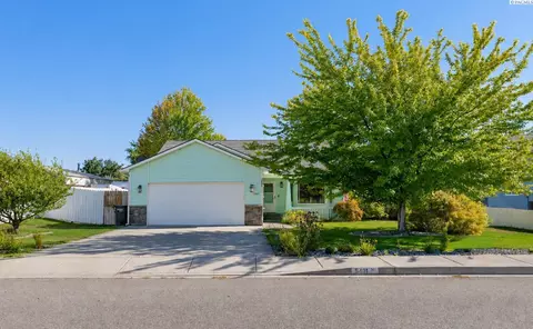 5401 Seahawk Dr, West Richland, WA 99353
