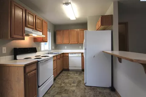 825 S Elm St, Kennewick, WA 99336