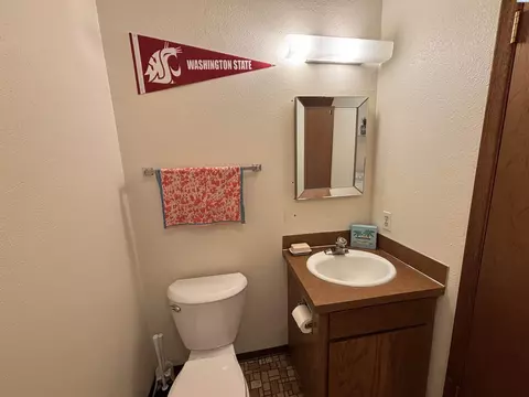 Bath - 2005 NE Terre View Dr A7 #A-7, Pullman, WA 99163 photo 2 of 2