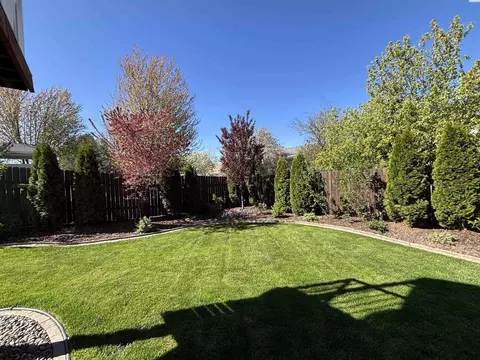 Exterior - 1525 NW Valhalla Dr, Pullman, WA 99163 photo 4 of 6