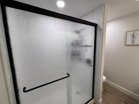 Bath - 1525 NW Valhalla Dr, Pullman, WA 99163 photo 2 of 2