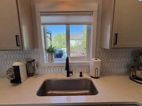 Kitchen - 1525 NW Valhalla Dr, Pullman, WA 99163 photo 3 of 3