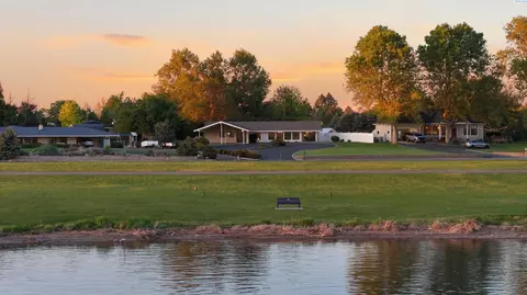 419 Rd 52, Pasco, WA 99301