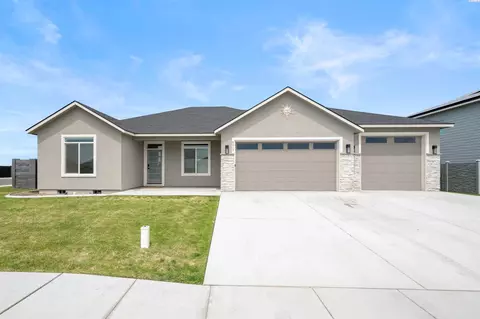 8613 Dusty Maiden Dr, Pasco, WA 99301