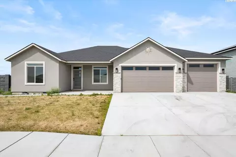 8613 Dusty Maiden Dr, Pasco, WA 99301