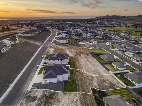 6085 W 28th Ave, Kennewick, WA 99338