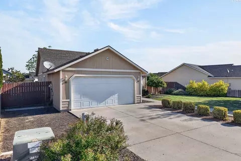 Exterior - 2511 E Parkview Blvd, Pasco, WA 99301 photo 2 of 9