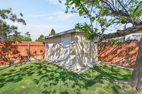 Exterior - 2511 E Parkview Blvd, Pasco, WA 99301 photo 4 of 9