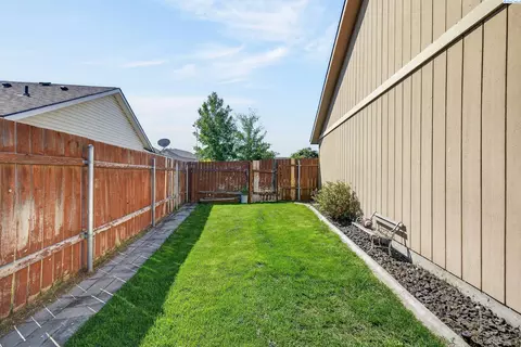 Exterior - 2511 E Parkview Blvd, Pasco, WA 99301 photo 6 of 9