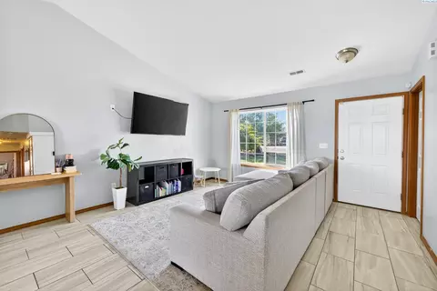 Entry Way - 2511 E Parkview Blvd, Pasco, WA 99301 photo 1 of 1