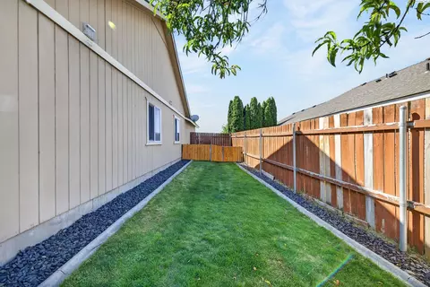 Exterior - 2511 E Parkview Blvd, Pasco, WA 99301 photo 7 of 9