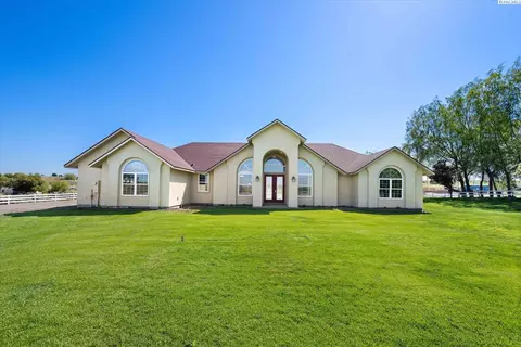 420 Tuck Rd, Eltopia, WA 99330