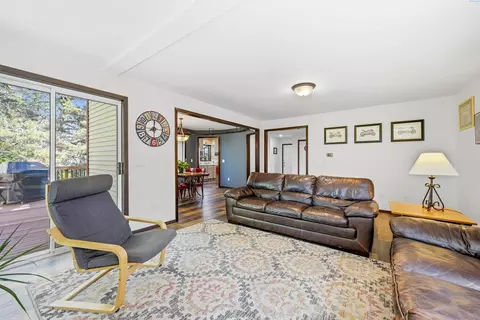 Living - 710 SW Staley Dr, Pullman, WA 99163 photo 2 of 3