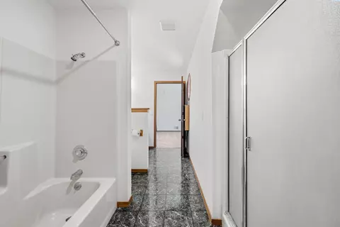 Bath - 710 SW Staley Dr, Pullman, WA 99163 photo 1 of 3