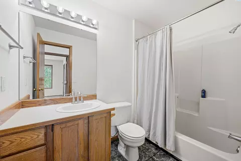 Bath - 710 SW Staley Dr, Pullman, WA 99163 photo 3 of 3