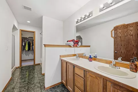 Bath - 710 SW Staley Dr, Pullman, WA 99163 photo 2 of 3