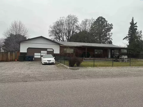 3805 W Jay St, Pasco, WA 99301