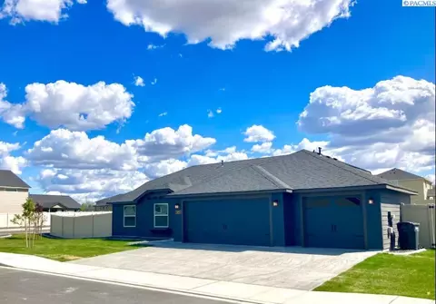 3895 Curtis Dr, West Richland, WA 99353