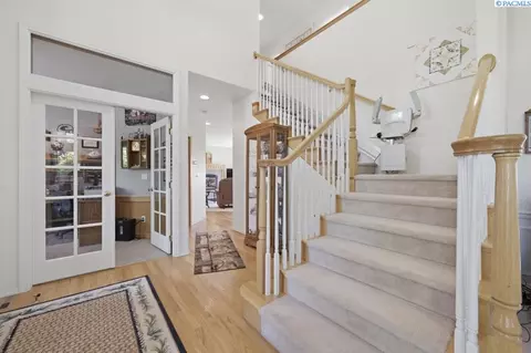 Entry Way - 1525 NW Nicole Ct, Pullman, WA 99163 photo 2 of 3