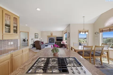 Kitchen - 1525 NW Nicole Ct, Pullman, WA 99163 photo 6 of 6