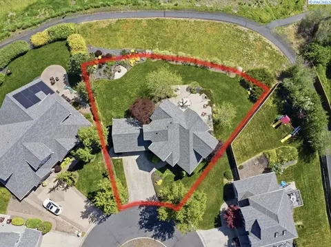 View/Area - 1525 NW Nicole Ct, Pullman, WA 99163 photo 3 of 3