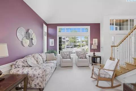 Living - 1525 NW Nicole Ct, Pullman, WA 99163 photo 3 of 3
