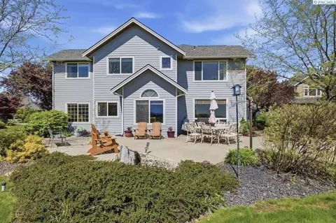 Exterior - 1525 NW Nicole Ct, Pullman, WA 99163 photo 3 of 9