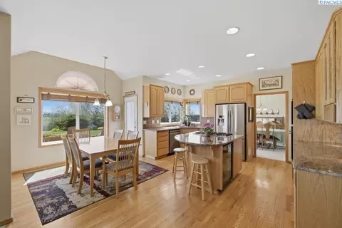 Kitchen - 1525 NW Nicole Ct, Pullman, WA 99163 photo 1 of 6