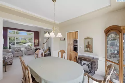 Dining - 1525 NW Nicole Ct, Pullman, WA 99163 photo 3 of 3
