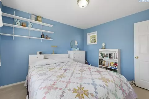 Bedroom - 1525 NW Nicole Ct, Pullman, WA 99163 photo 6 of 6
