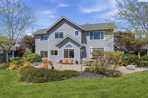 Exterior - 1525 NW Nicole Ct, Pullman, WA 99163 photo 2 of 9