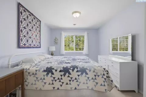 Bedroom - 1525 NW Nicole Ct, Pullman, WA 99163 photo 3 of 6