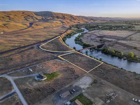 80450 N 757 Pr NW, Prosser, WA 99350