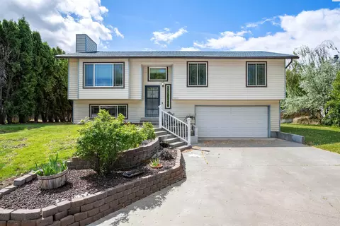 2225 Blue Jay Ln, West Richland, WA 99353