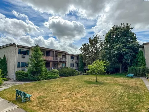 Exterior - 1220 NW State St #28, Pullman, WA 99163 photo 2 of 3