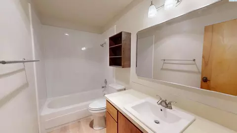 Bath - 1220 NW State St #28, Pullman, WA 99163 photo 1 of 1