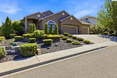 2009 W 51st Ave, Kennewick, WA 99337