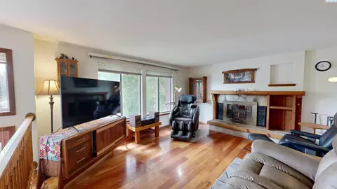 Living - 760 SE Greenhill Ct, Pullman, WA 99163 photo 1 of 3