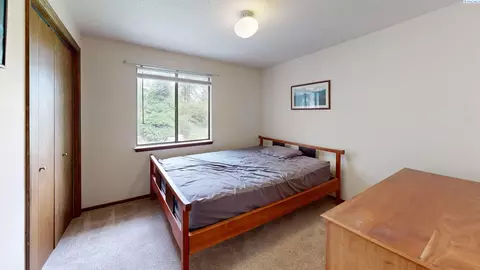 Bedroom - 760 SE Greenhill Ct, Pullman, WA 99163 photo 2 of 3